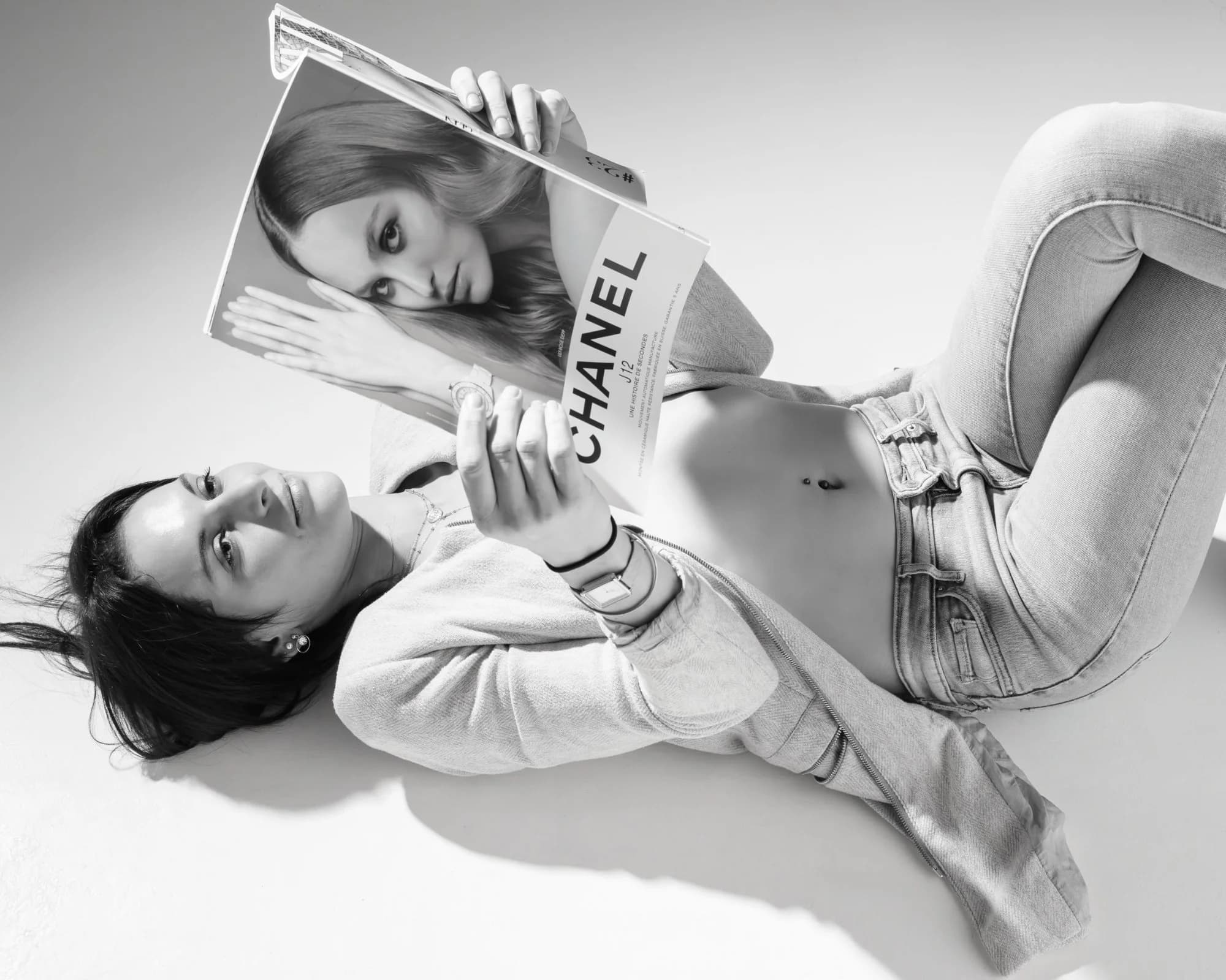 Photographe Ardèche — portrait éditorial noir et blanc en studio à Ruoms