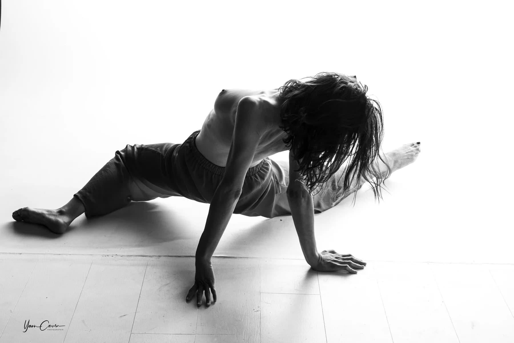 Photographe mode Ardèche Lison lumière naturelle — Yann Cœuru