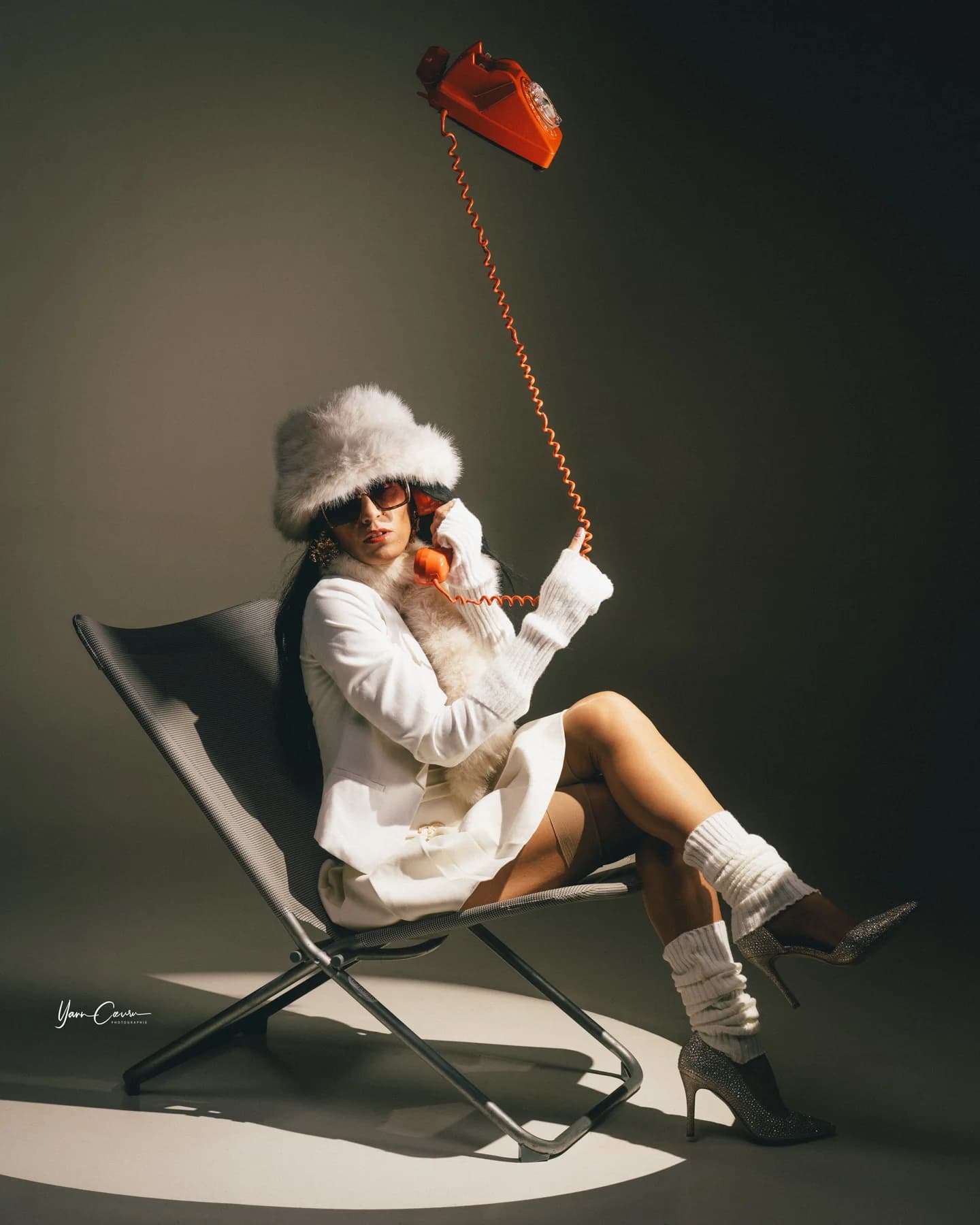 Photographe mode Ardèche Sandrine pose studio — Yann Cœuru