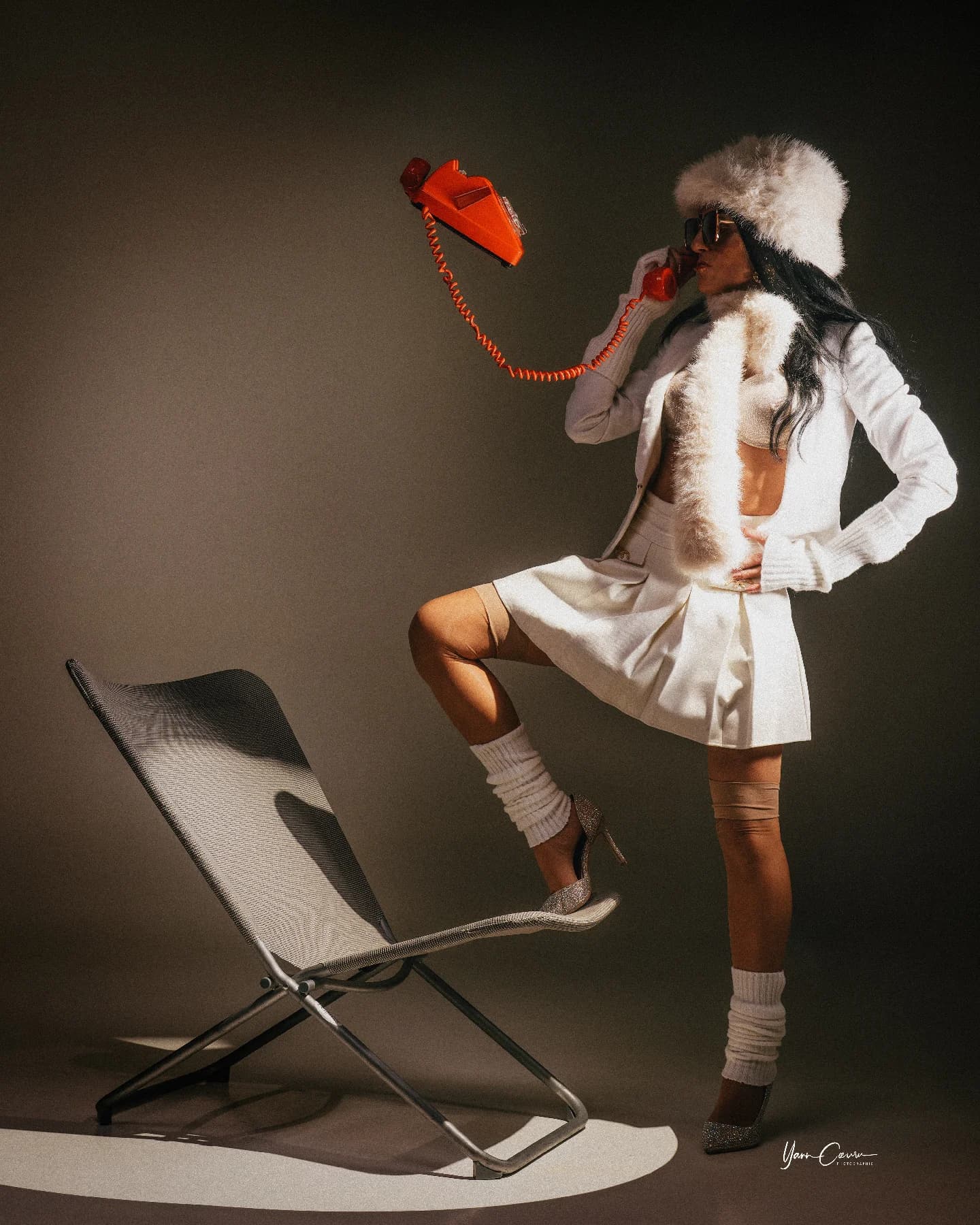 Shooting éditorial Ardèche Sandrine tenue mode — studio Ruoms