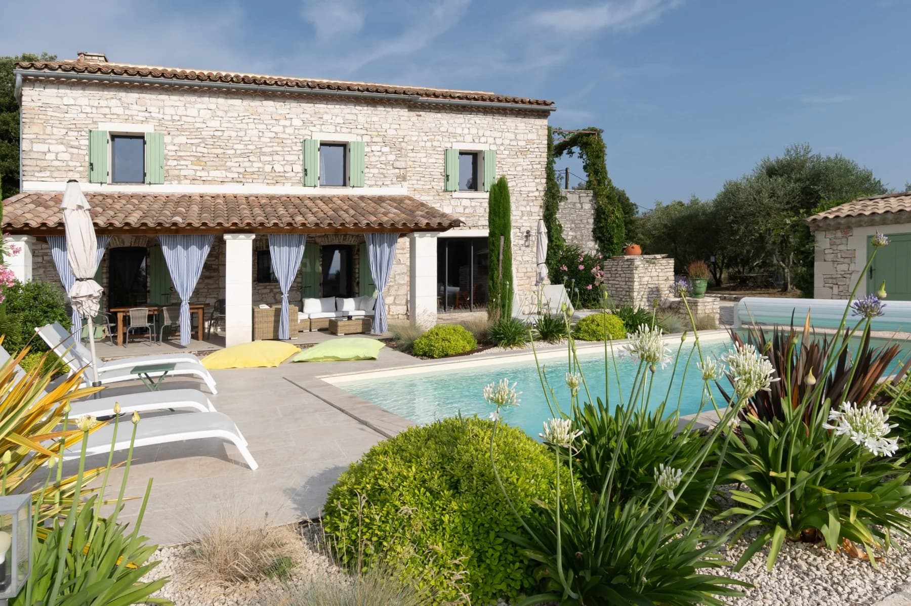 Photographe immobilier — biens et locations saisonnières