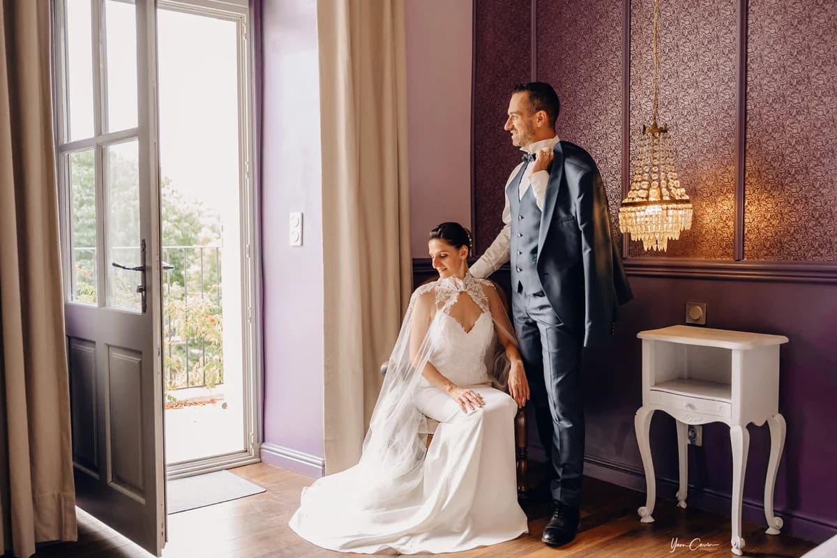 Couple de mariés au Domaine de la Bédosse dans le Gard — photographe mariage