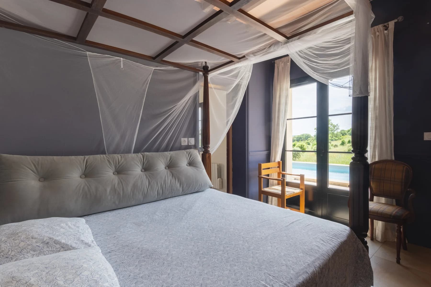 Photographe immobilier Aubenas — cuisine équipée carrelage azulejos provençal
