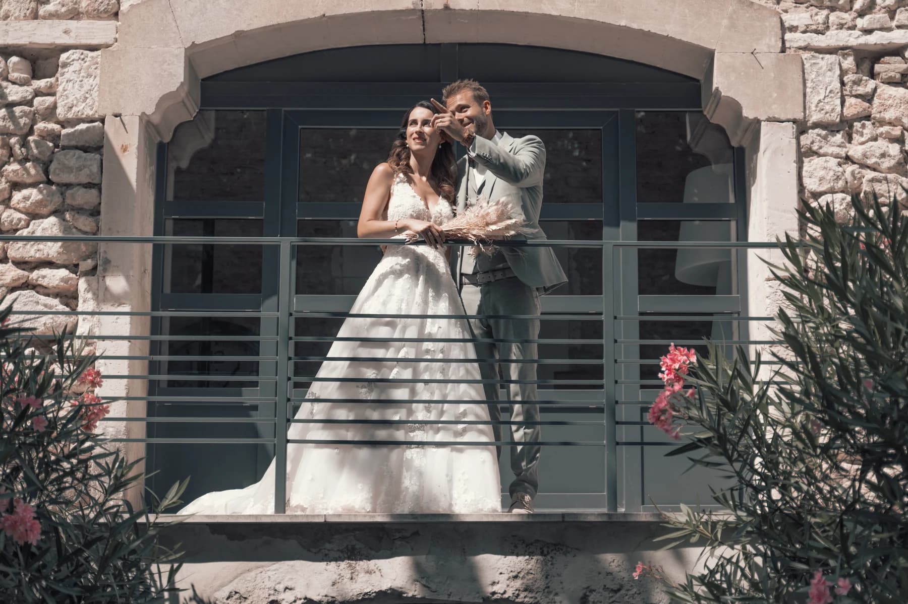 Couple de mariés dans le Gard — reportage de mariage autour d’Uzès, photographe Yann Cœuru