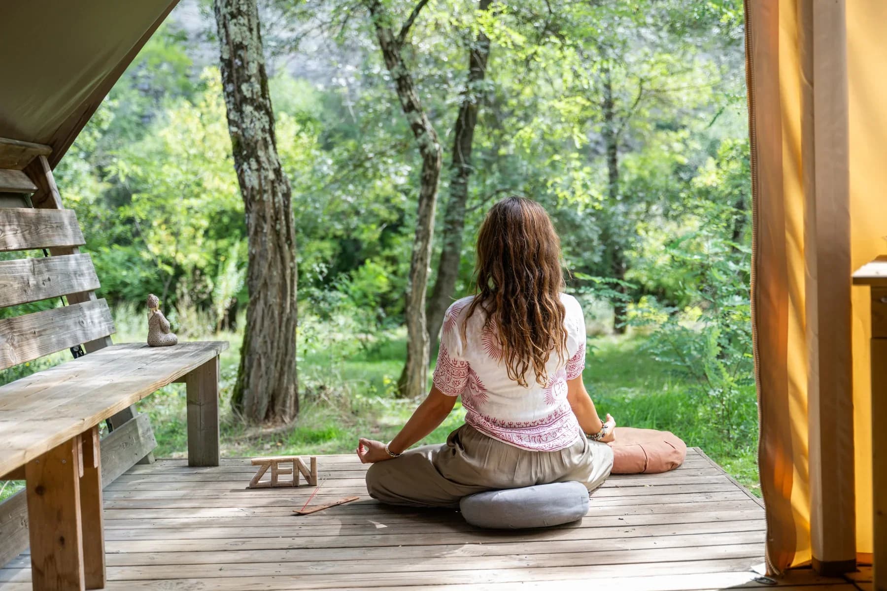 Camping Village Nature Zen à Uzer, Ardèche — hébergements au cœur de la nature en Sud-Ardèche