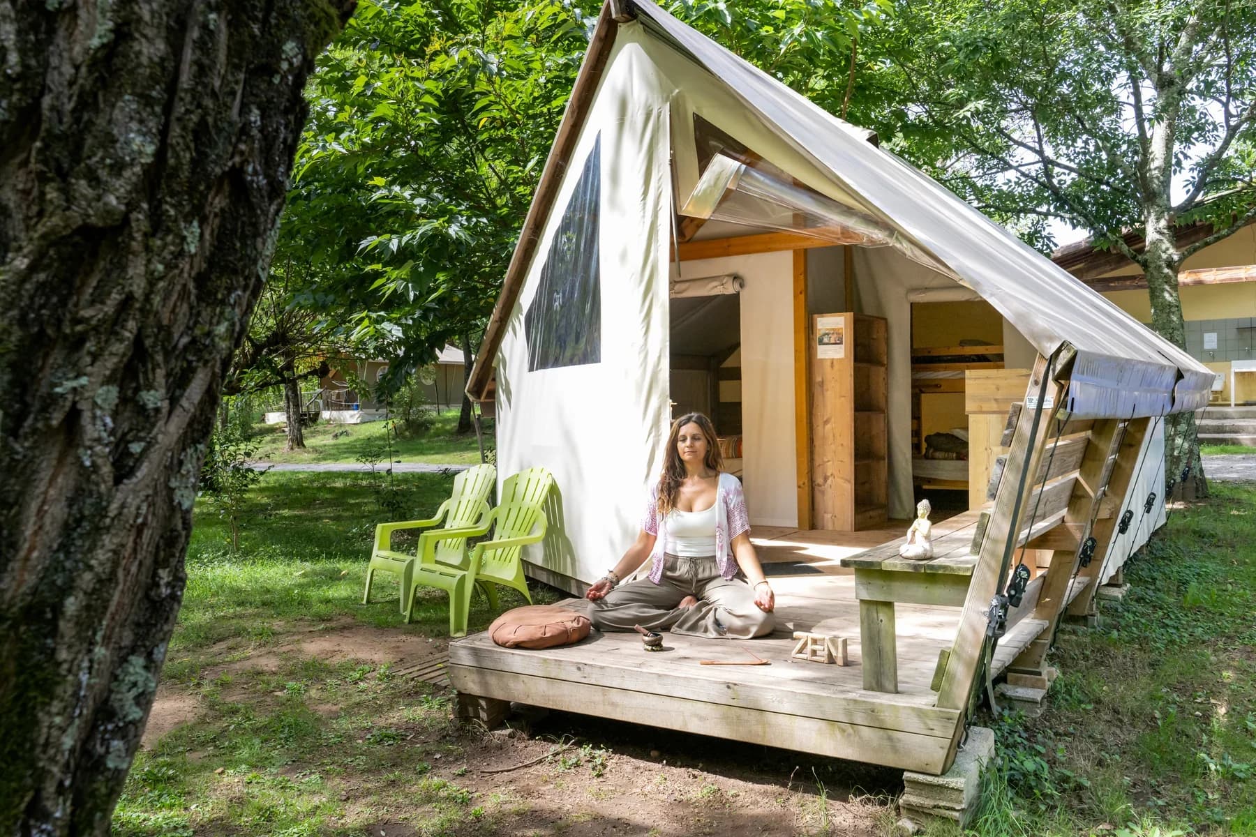 Camping nature et calme à Uzer, Sud-Ardèche — Village Nature Zen, entre falaise et rivières