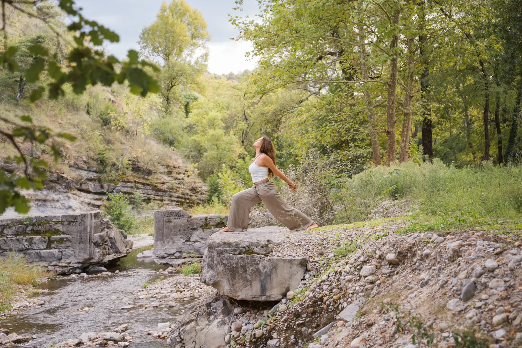 Camping nature et calme à Uzer, Sud-Ardèche — Village Nature Zen, entre falaise et rivières