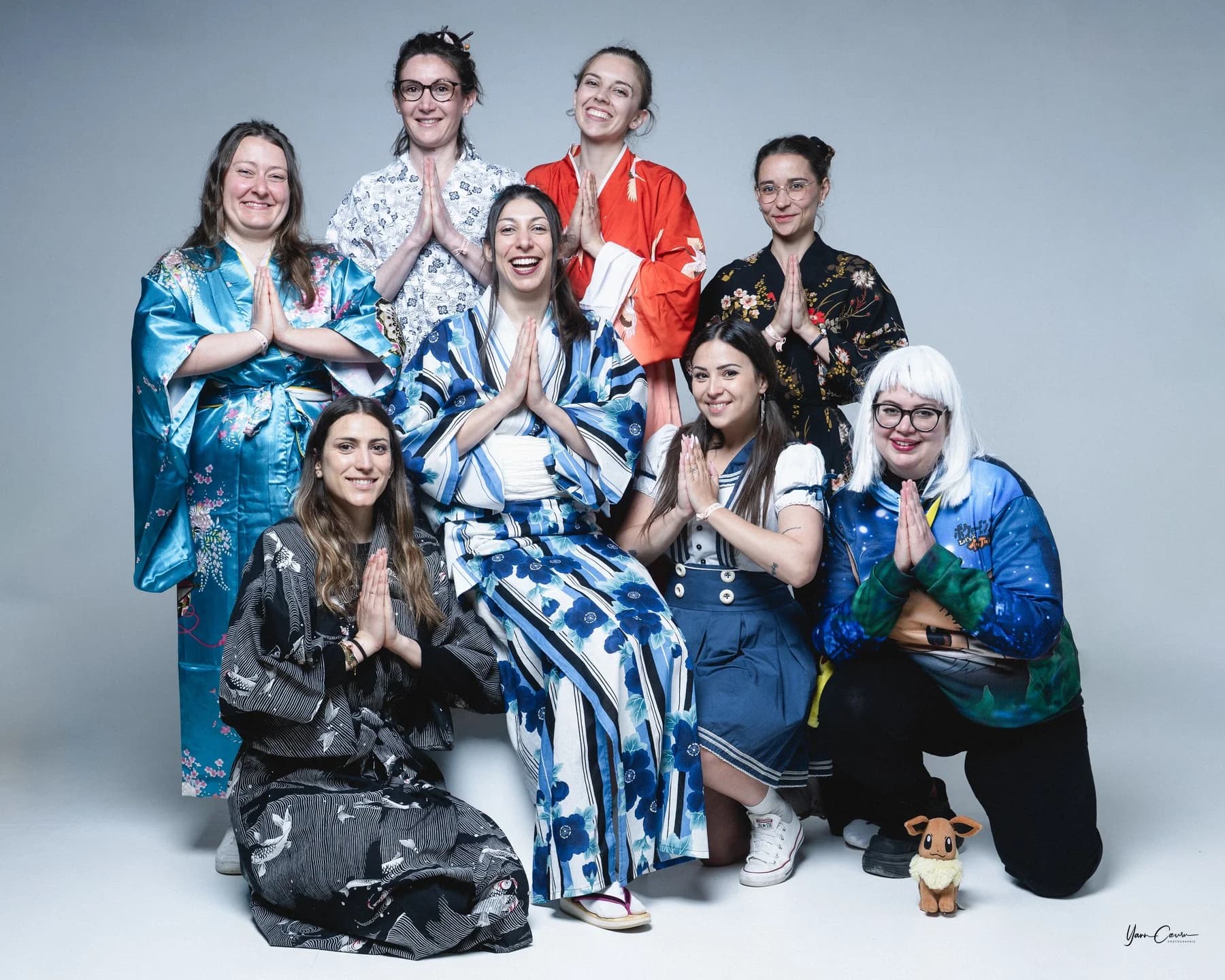 Photo de groupe entre amies au format carré d'un magnet photo