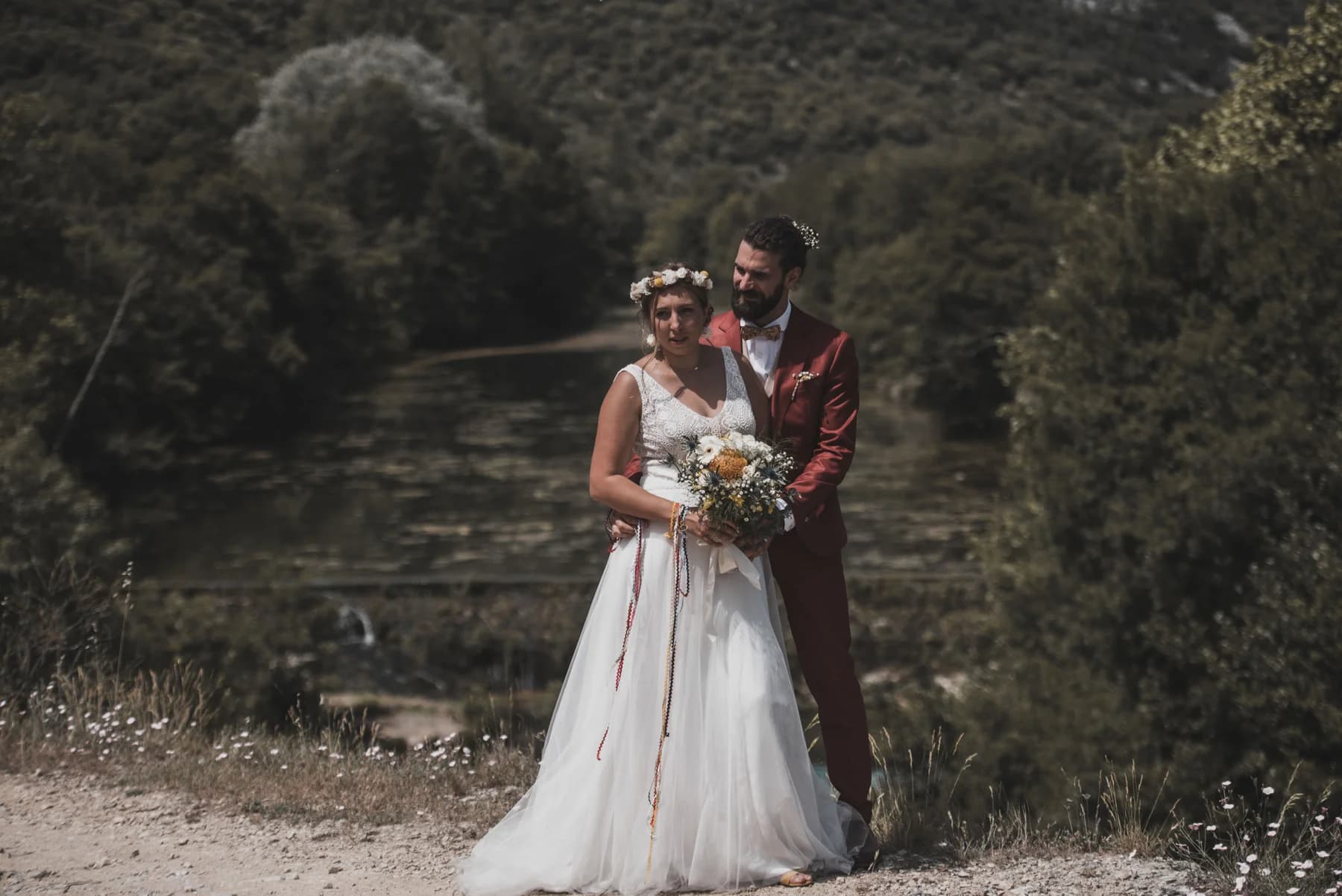 Séance de couple dans la garrigue et les collines — Domaine de Bagard, Sauve (Gard)