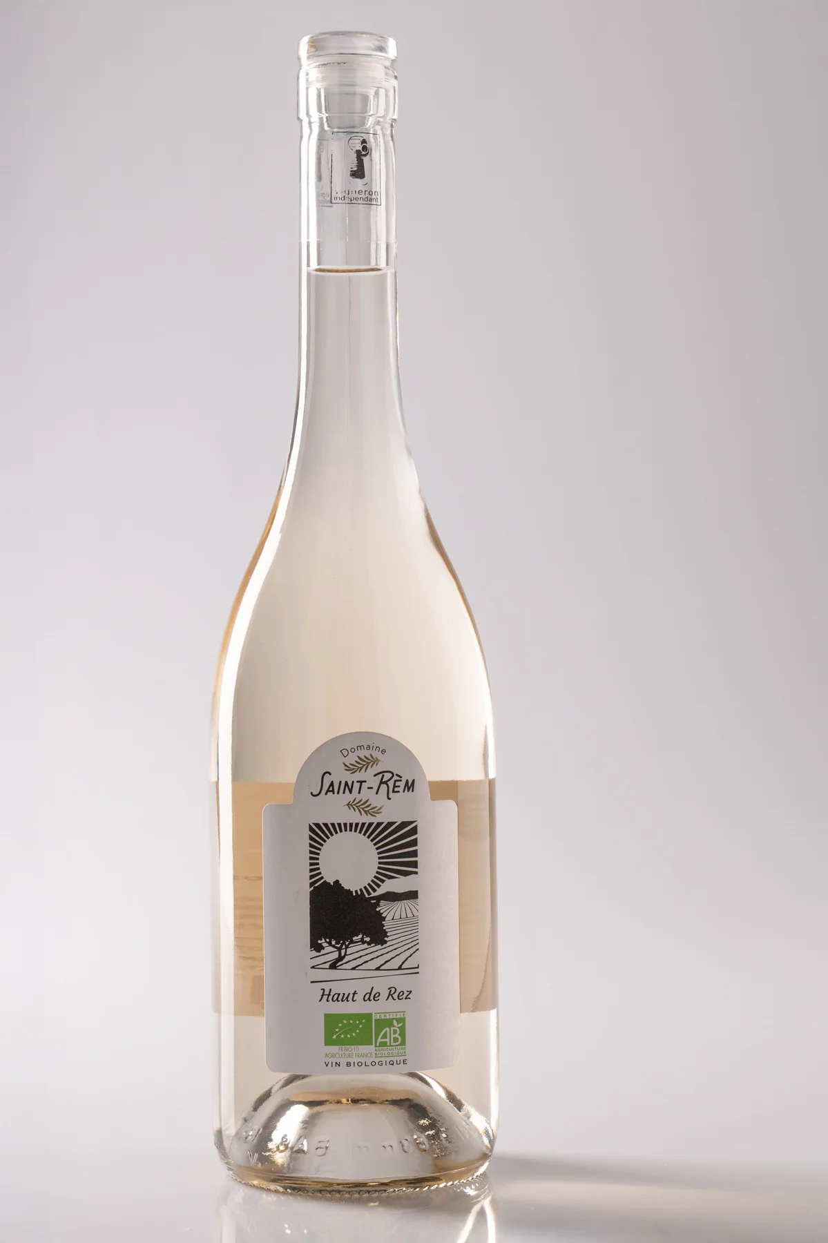 Packshot bouteille de vin blanc bio du Domaine viticole St Rèm - Saint Remèze Bio, fond épuré, lumière douce.