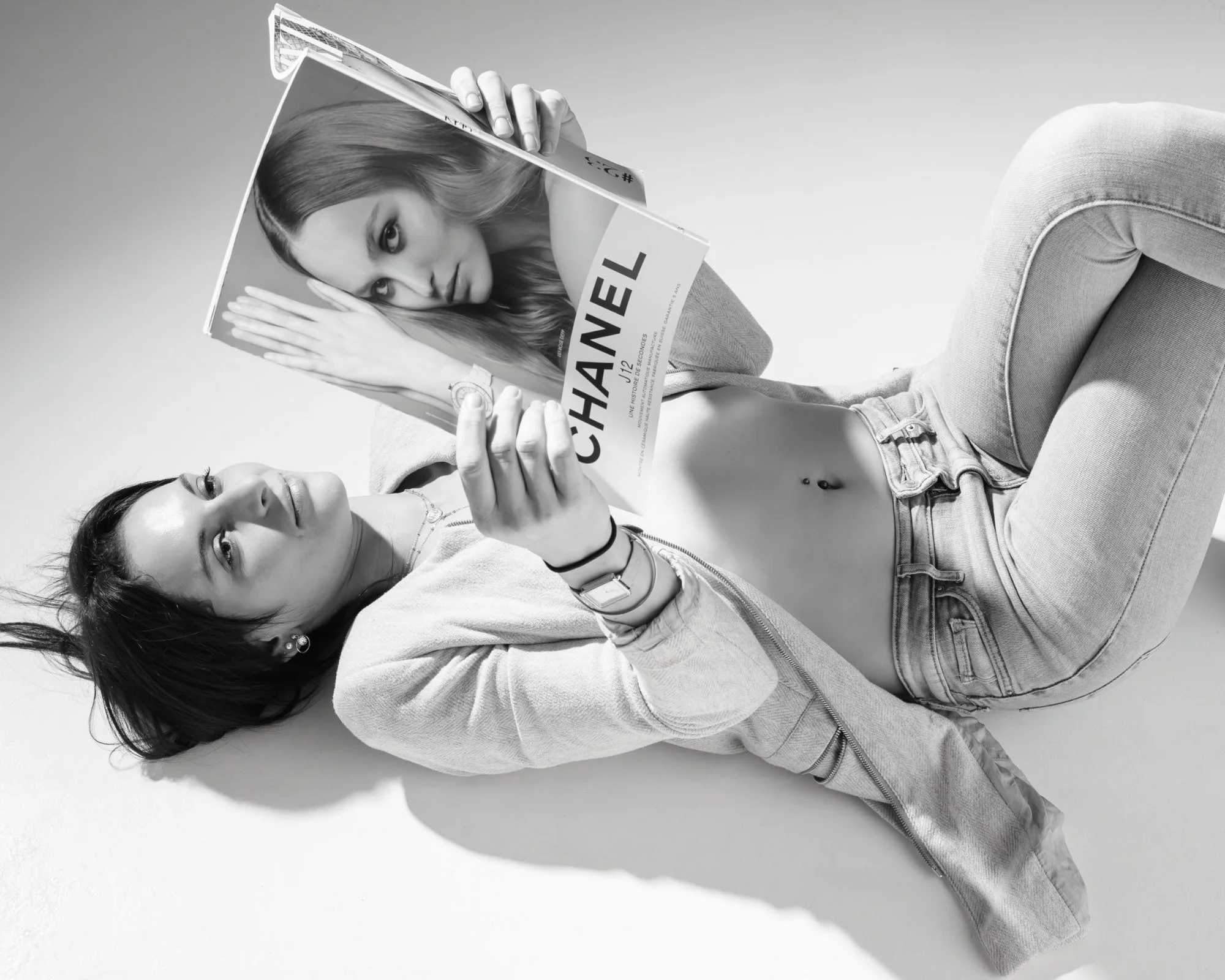 Photographe Ardèche — portrait éditorial noir et blanc en studio à Ruoms