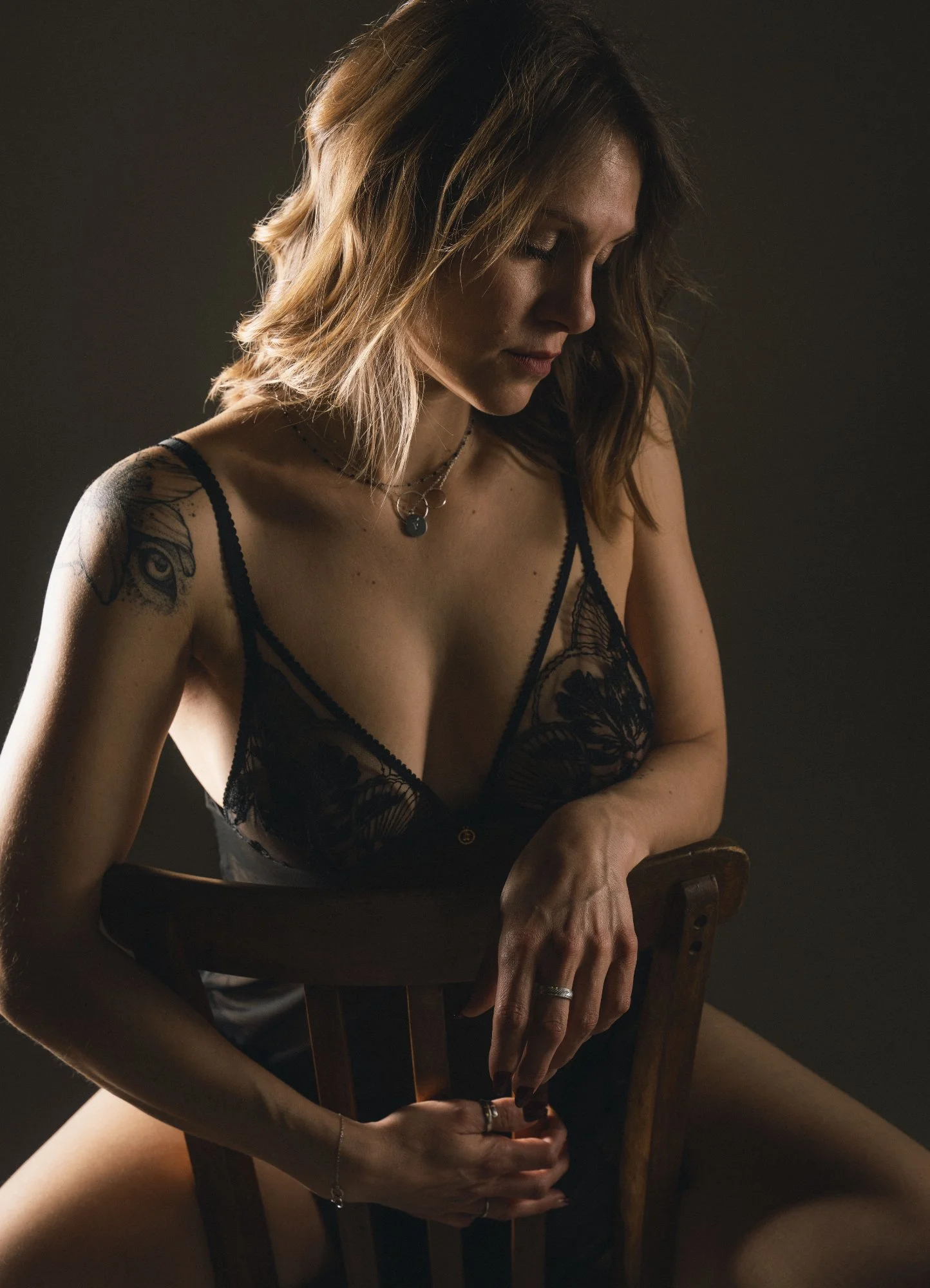 Séance boudoir lingerie en studio à Ruoms — photographe boudoir Ardèche
