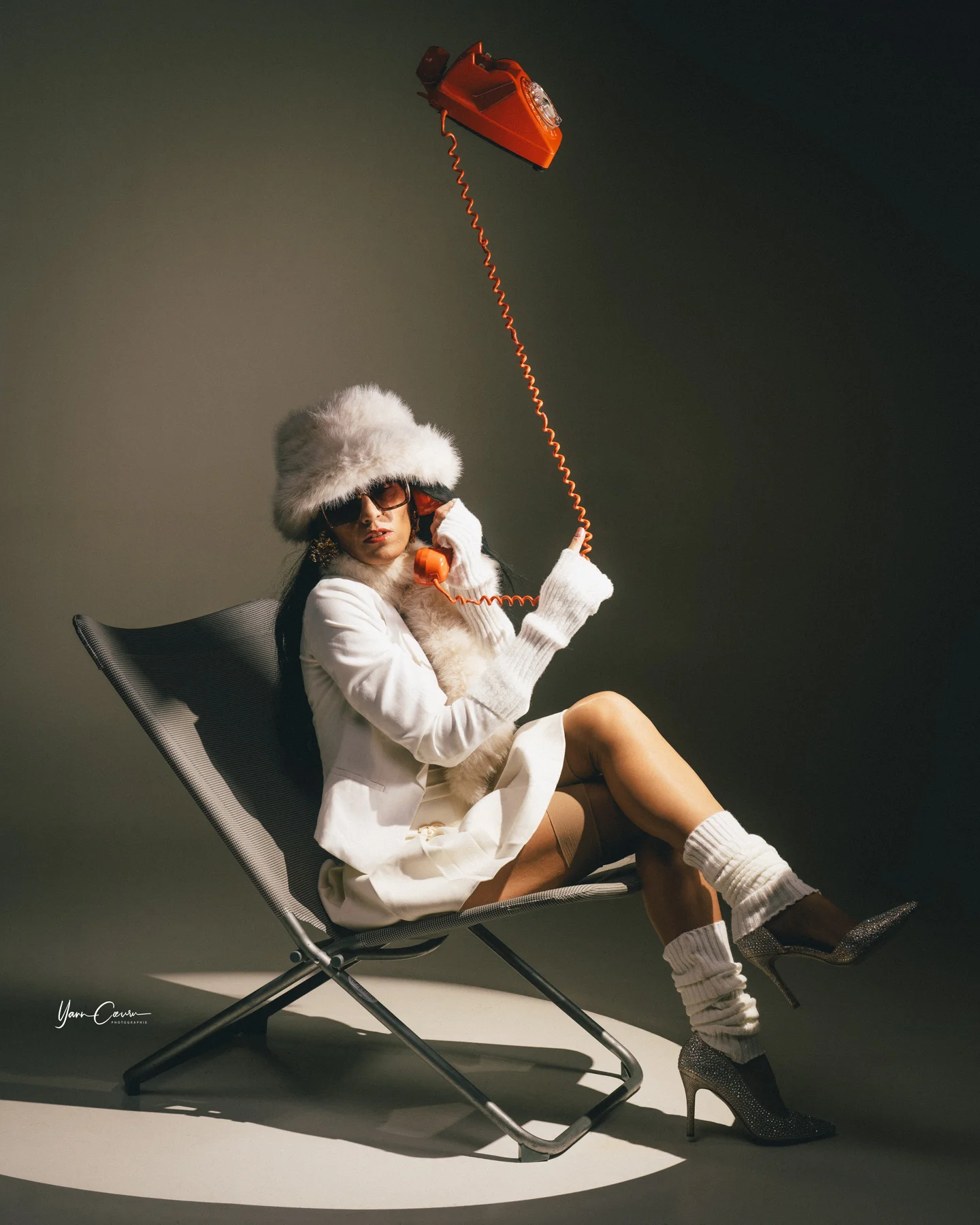 Photographe mode Sandrine pose studio — Yann Cœuru