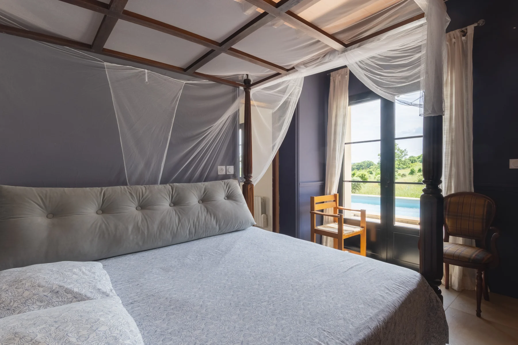 Photographe immobilier Aubenas — cuisine équipée carrelage azulejos provençal