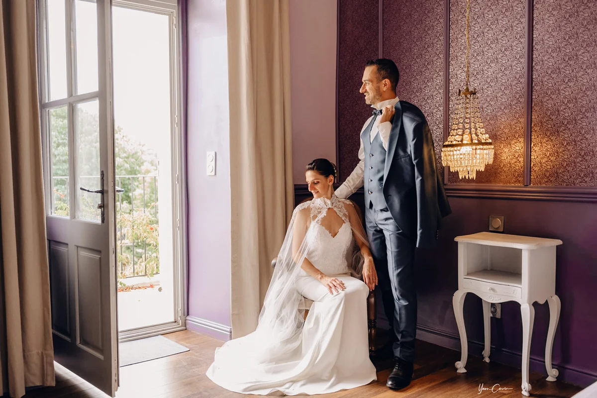 Couple de mariés au Domaine de la Bédosse dans le Gard — photographe mariage