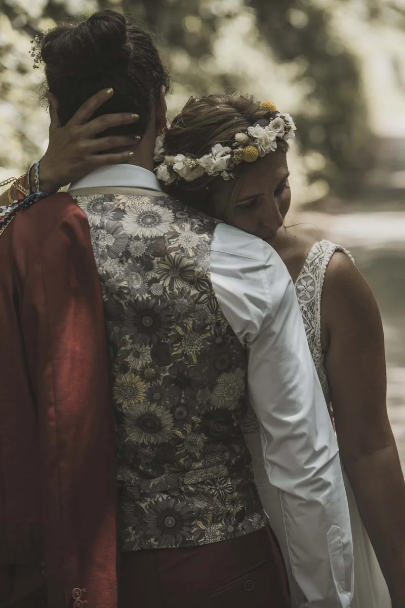 Emotional moment — spontaneous embrace during a wedding in Ardèche
