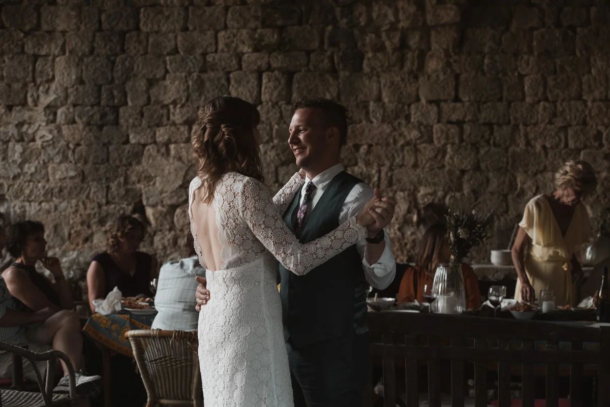 Première danse des mariés lors de la réception en Ardèche