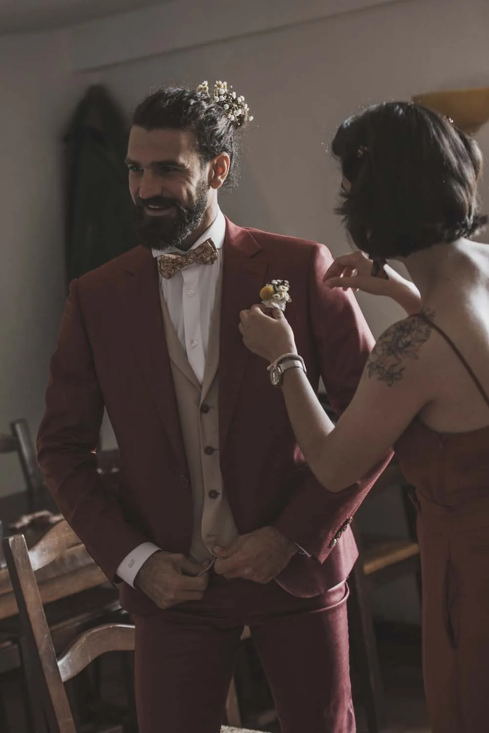 Groom's preparations — boutonnière and final adjustments