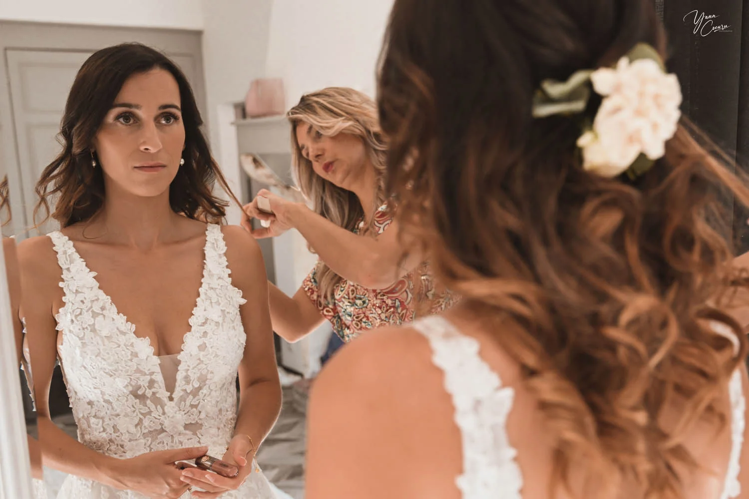 Bride's makeup — wedding in Drôme