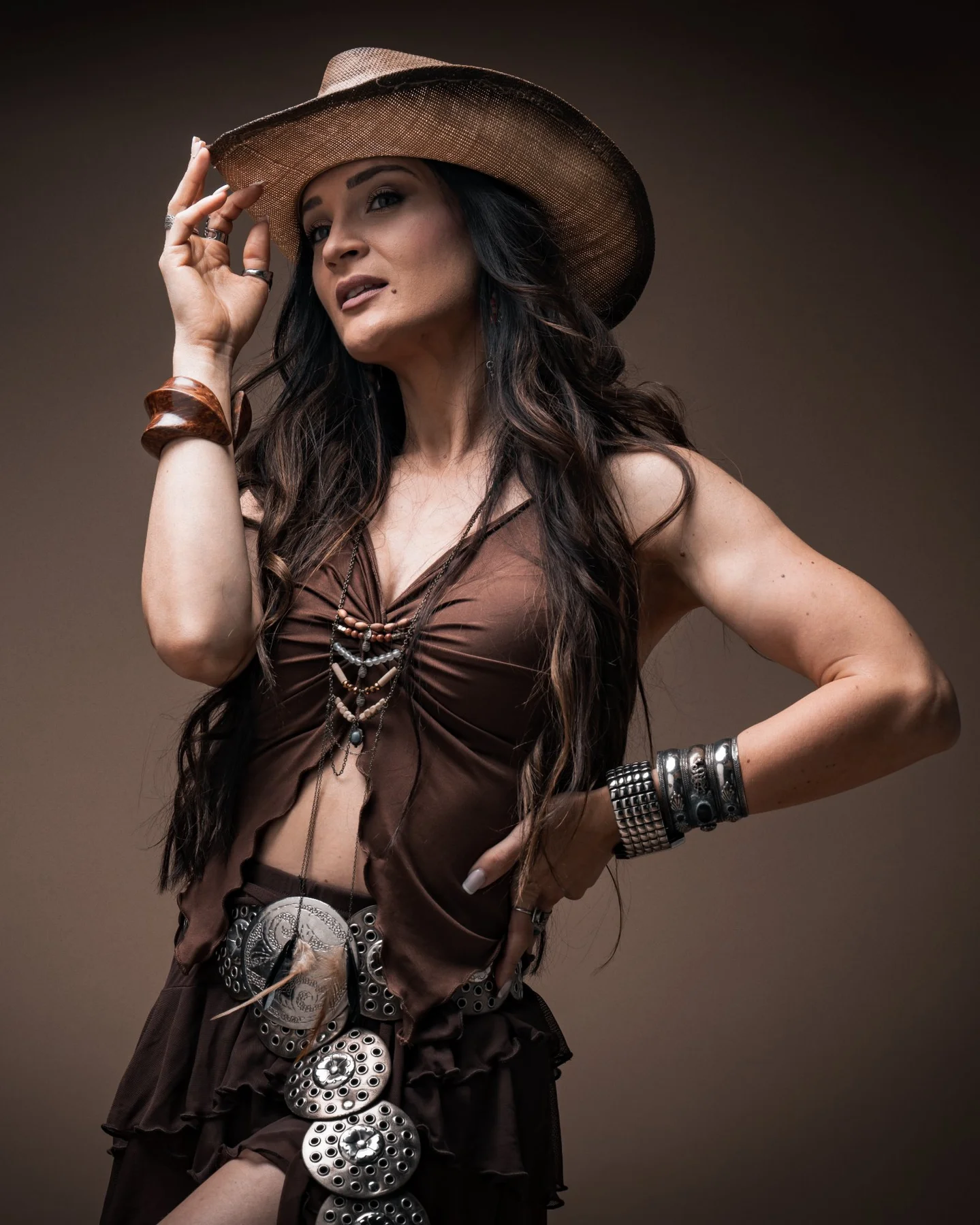 Book mode Londres — portrait mode western chapeau studio — photographe Yann Cœuru