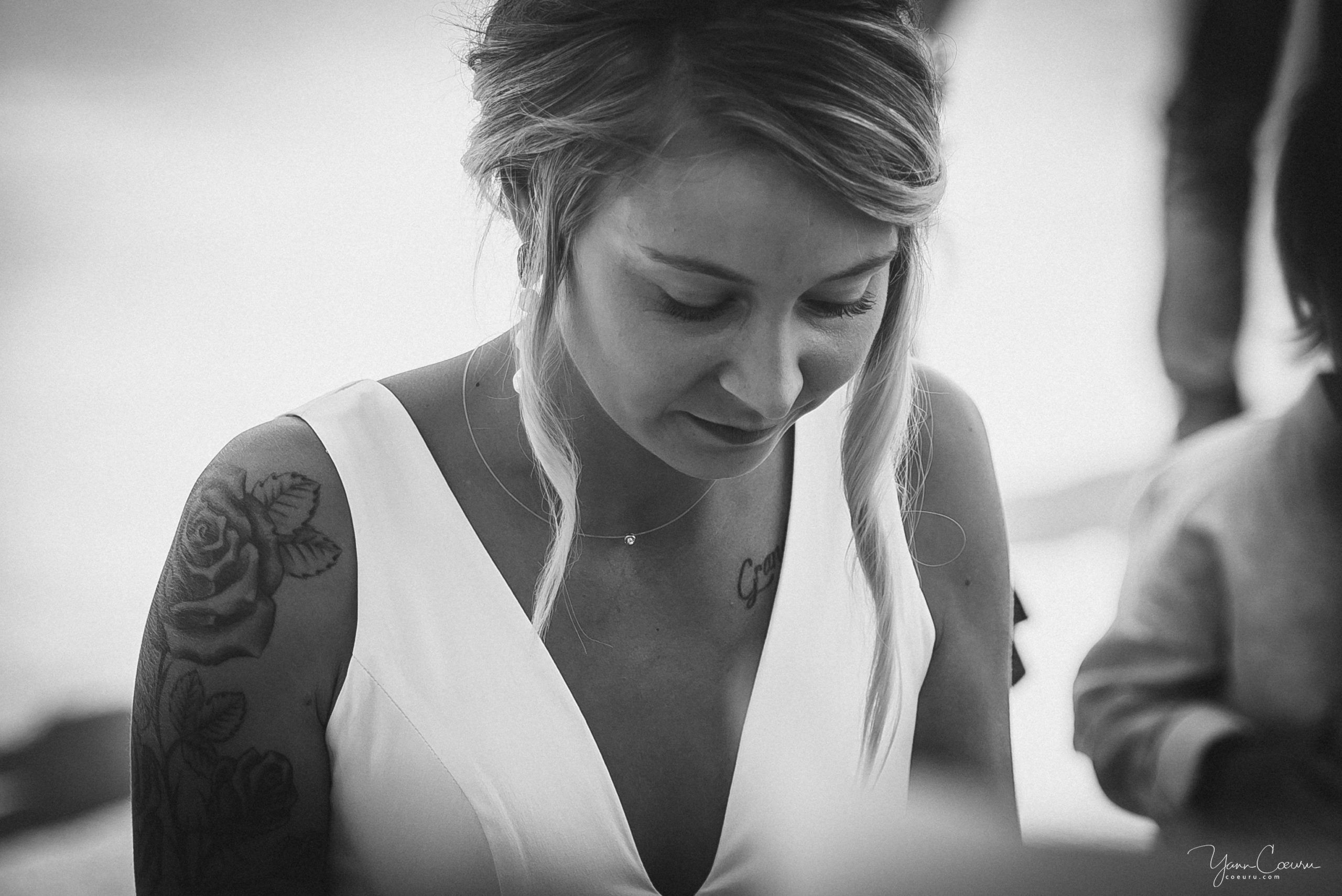 portrait noir et blanc de la mariée village de Vallon pont d'arc